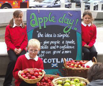 Getting the kids involved - Glenfinart apples at Scottish Parliament